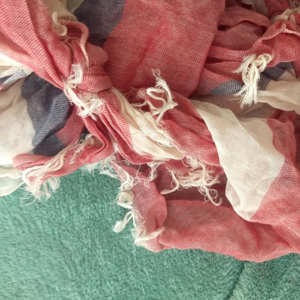 Scarves (5 Included) - Picture 15 of 16